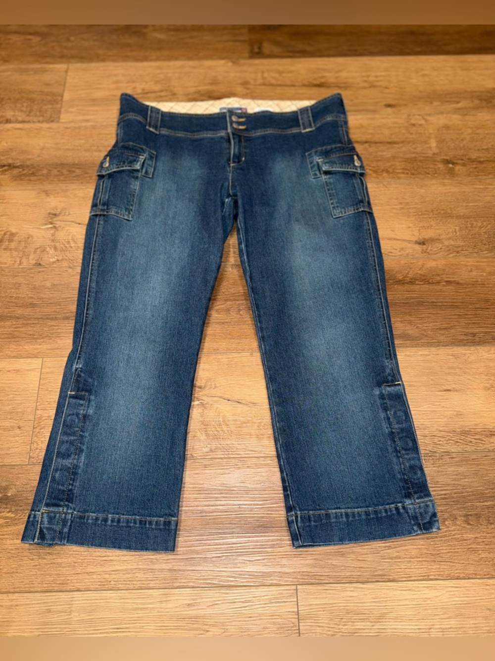 Vintage Ultra Low Rise Denim Capris Womens Size 14 Med Wash Button Leg Chic Blue